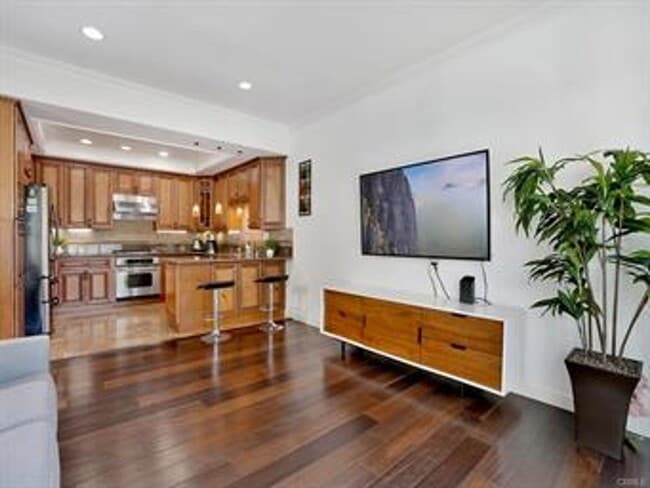 Building Photo - Beautifully Updated Model Home in the Prestigious, highly desirable Woodbridge