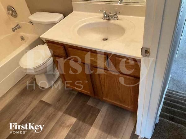 Building Photo - 28W560 Bolles Ave