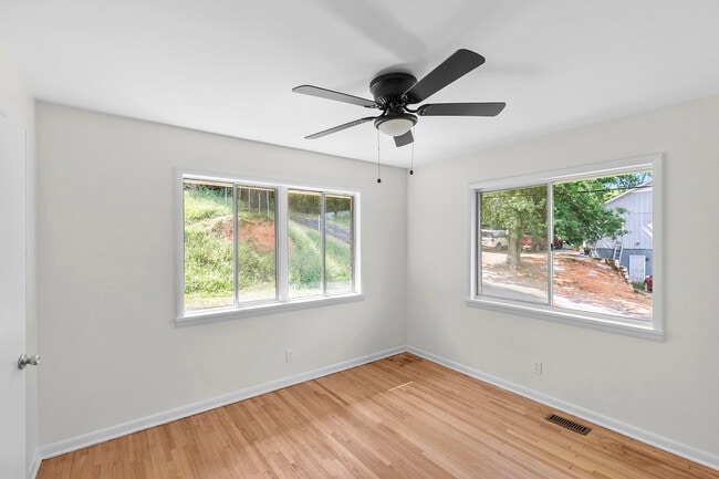 Building Photo - 2501 Fairfax Ave