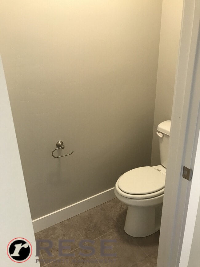 Building Photo - Beautiful Edge Townhome in Bluffdale