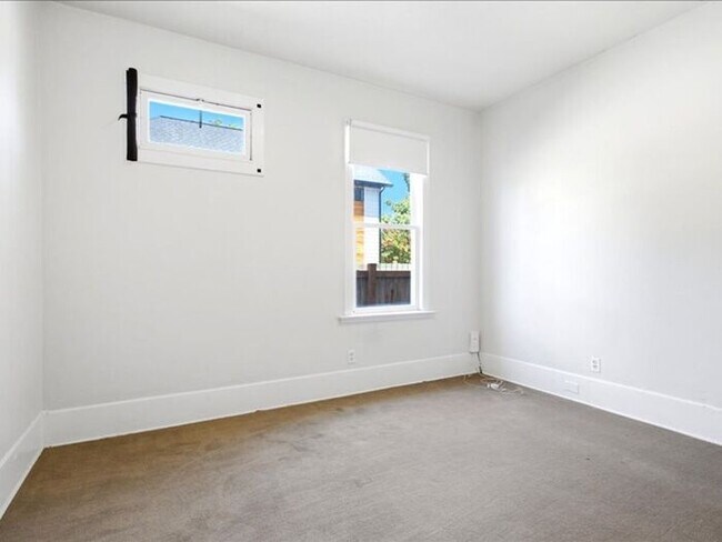 Building Photo - Salt Lake Central: large 3 bedroom, 2 bath + office