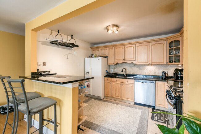 Building Photo - 1328 Webford Ave
