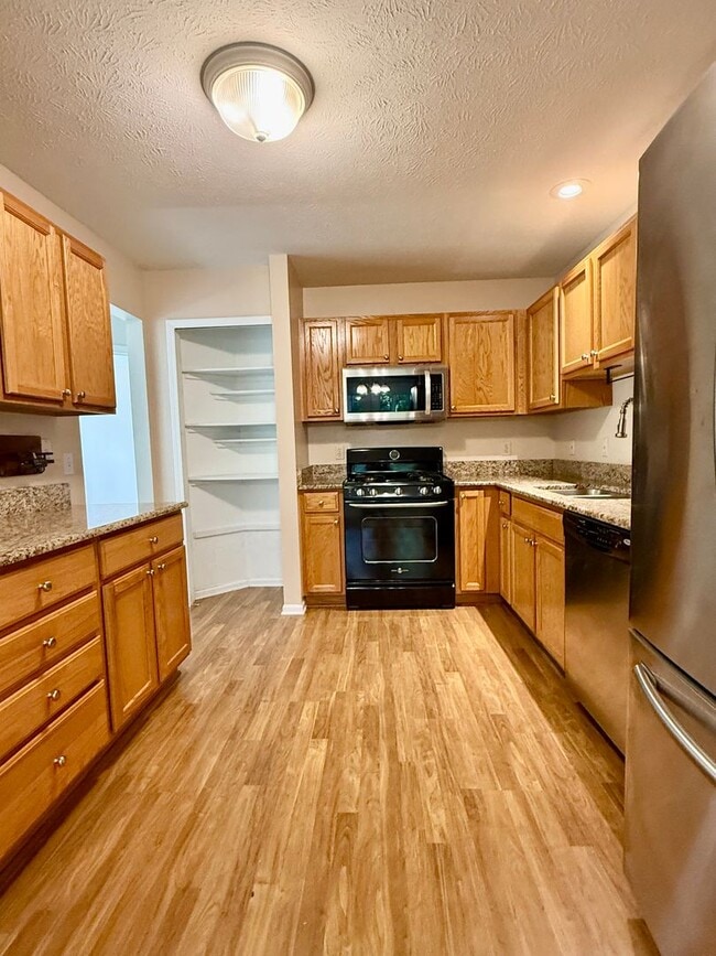 Building Photo - Three Bedroom Condo in Kalamazoo