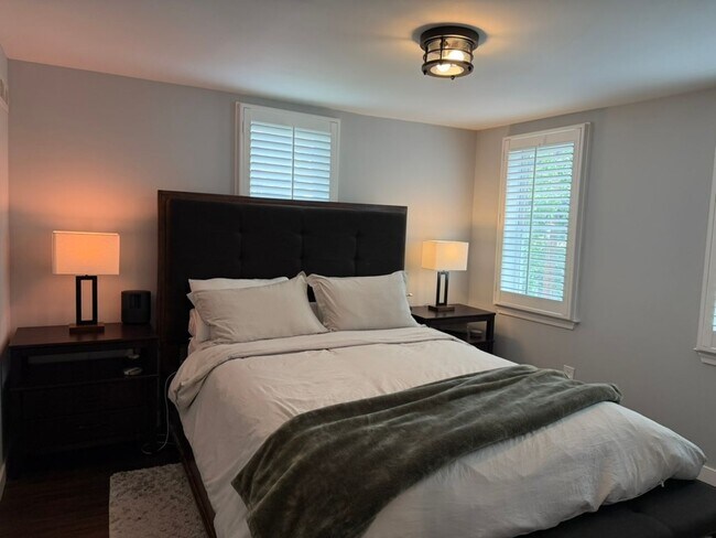 Building Photo - !!Fully Remodeled Row Home in the Heart of Lancaster City!!