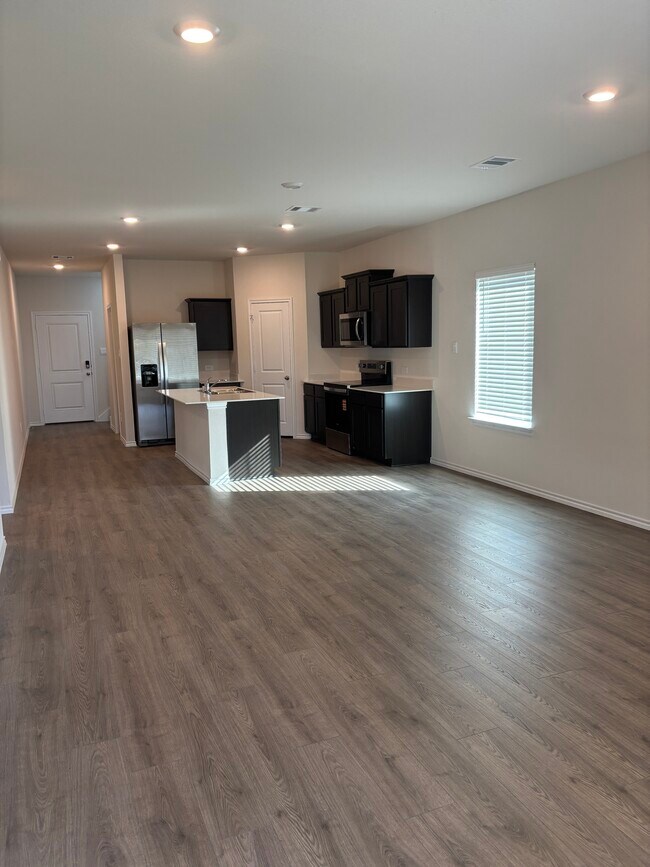 Building Photo - 3410 Marie Dr