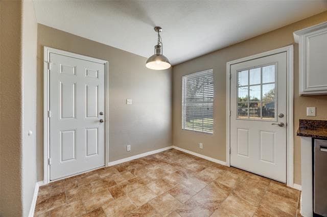 Building Photo - 900 N Brents Ave