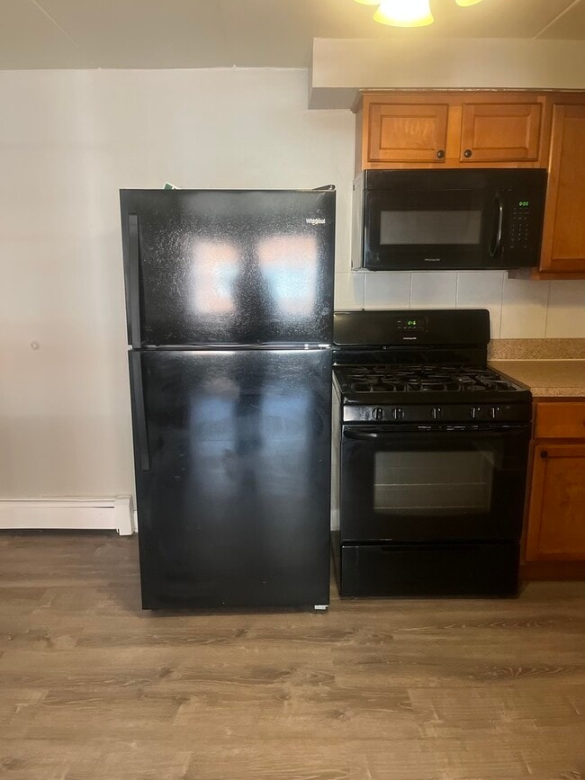 Building Photo - 10917 S Lloyd Dr