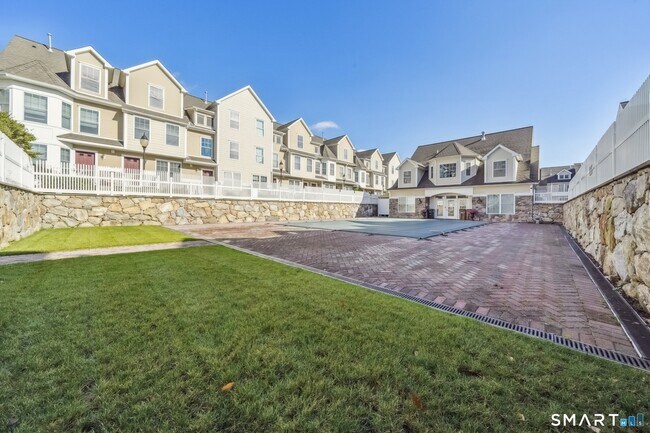 Building Photo - 85 Camp Ave