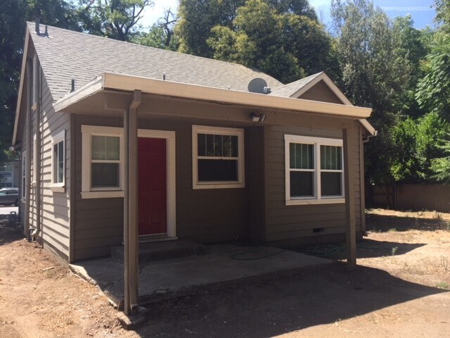 Building Photo - 623 Ivy St