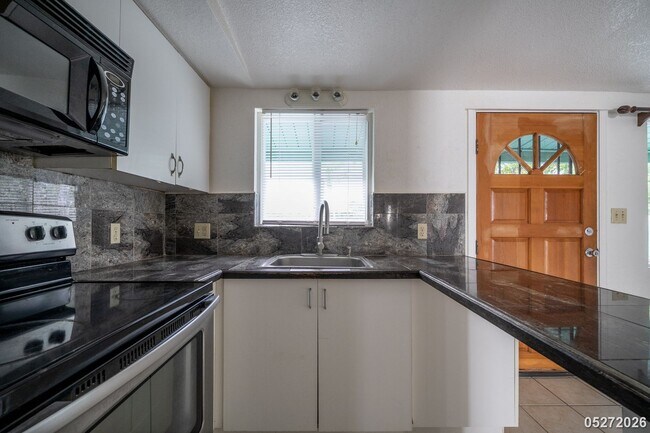 Building Photo - 68-058 Akule St. Unit D