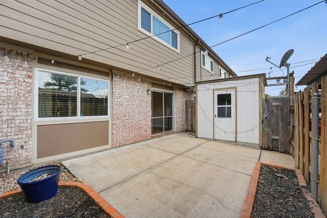 Building Photo - 2325 Triway Ln