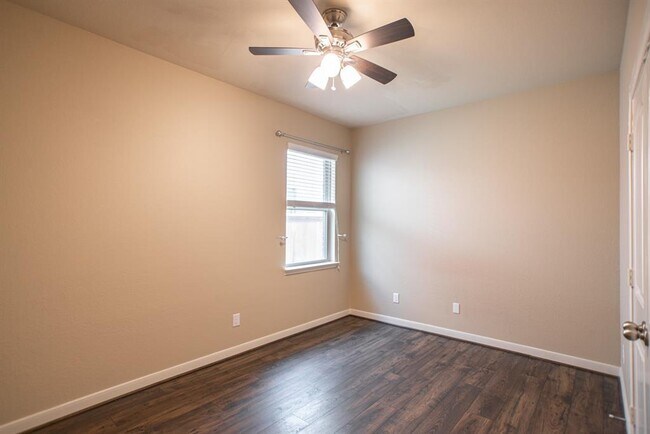 Building Photo - 99 West Wading Pond Circle