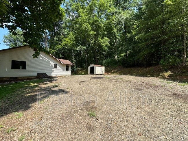 Building Photo - 267 Davis Creek Rd