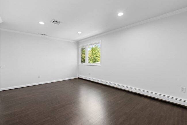 Building Photo - 275 Alfred Ave