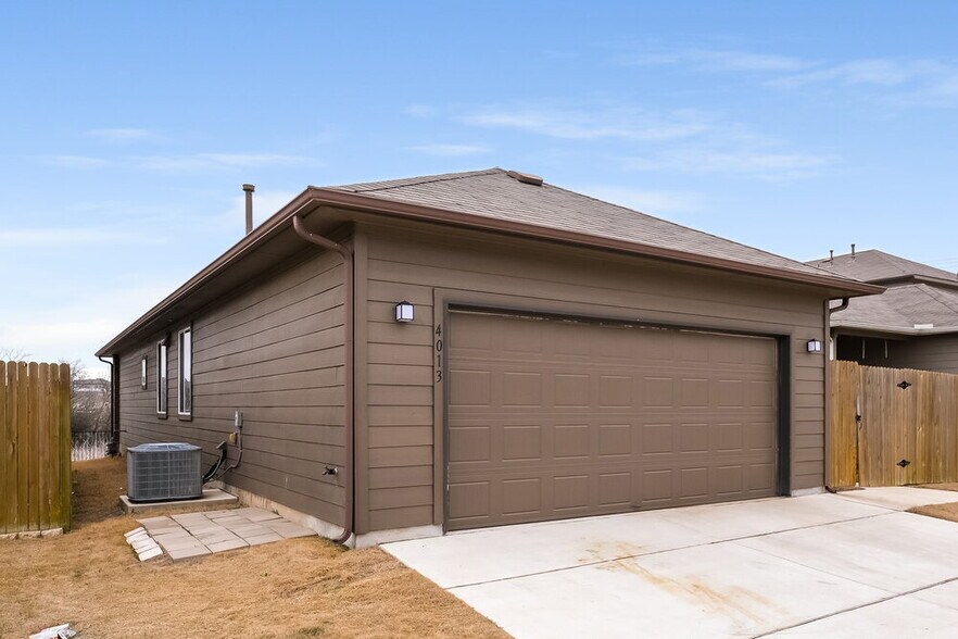 Building Photo - 4013 Skylark Ln