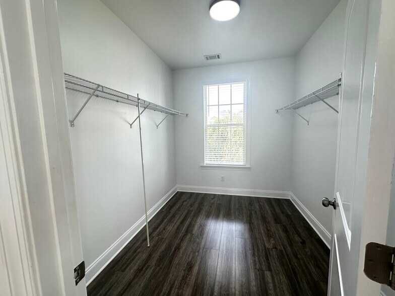 Building Photo - 149 Breezes Dr