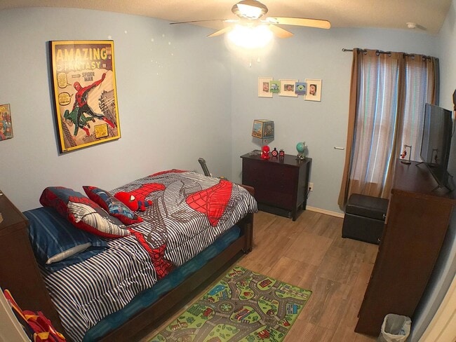 Building Photo - East El Paso 3bed/2bath Refrig A/C!