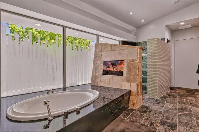 Building Photo - 9 Rockcrest