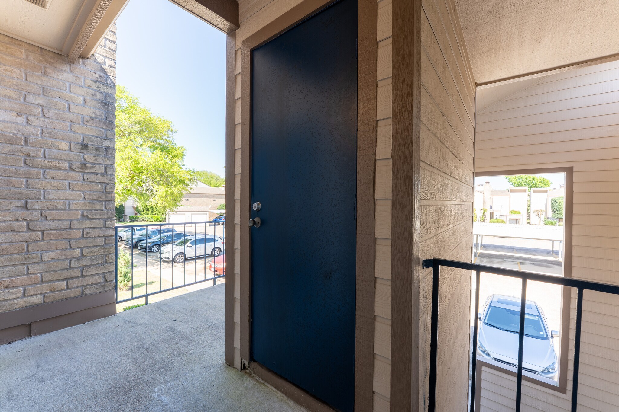 Building Photo - 7024 N Holiday Dr