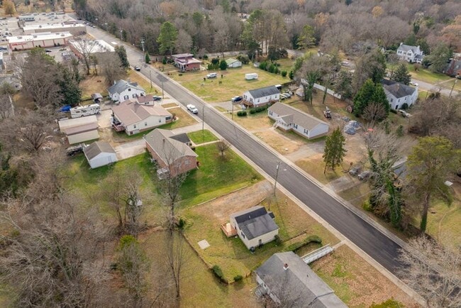 Building Photo - Updated 2-Bedroom Home Walking Distance to Longwood University!