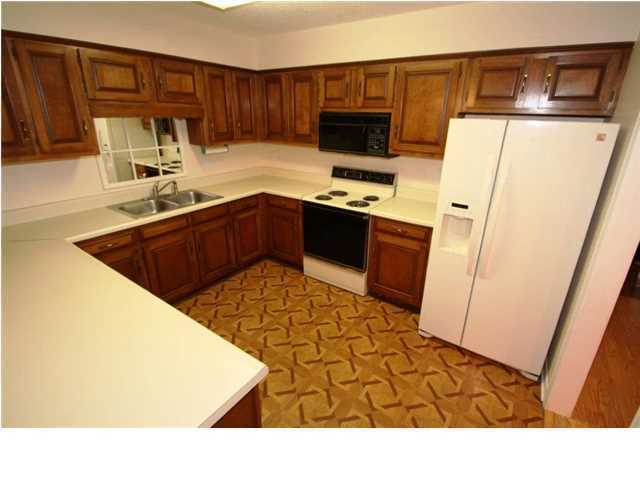 Building Photo - 2/2.5 Townhome Close to USA campus