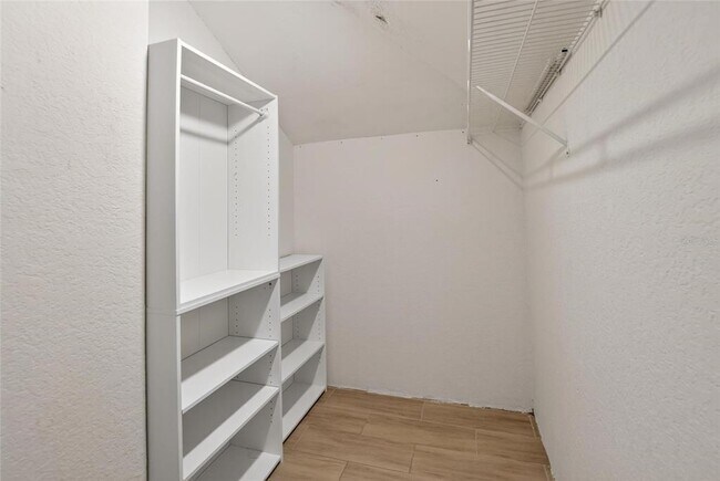 Building Photo - 15047 Woodbury Rd