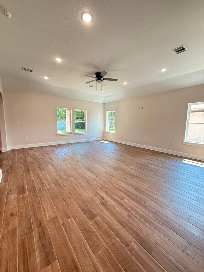 Building Photo - 14880 Coaltown Rd