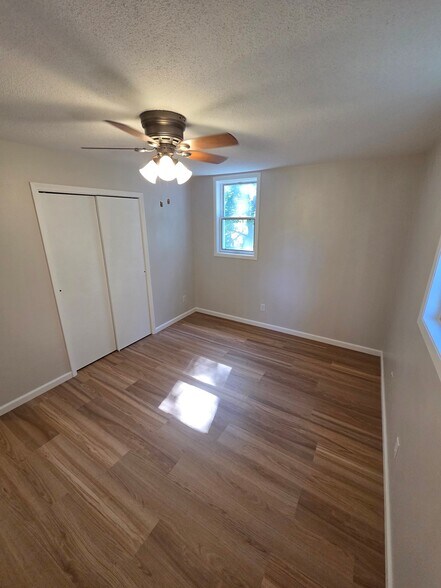 Building Photo - 1349 Main St