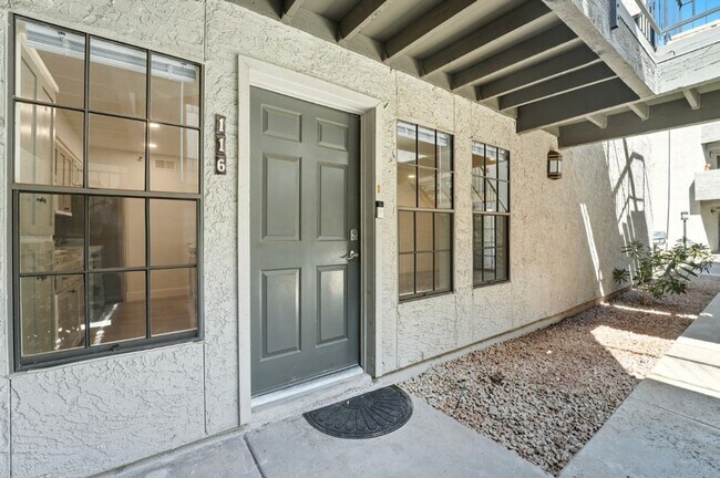 Primary Photo - Stunning 2-bedroom, 2-bathroom home in the...