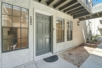 Building Photo - Stunning 2-bedroom, 2-bathroom home in the...