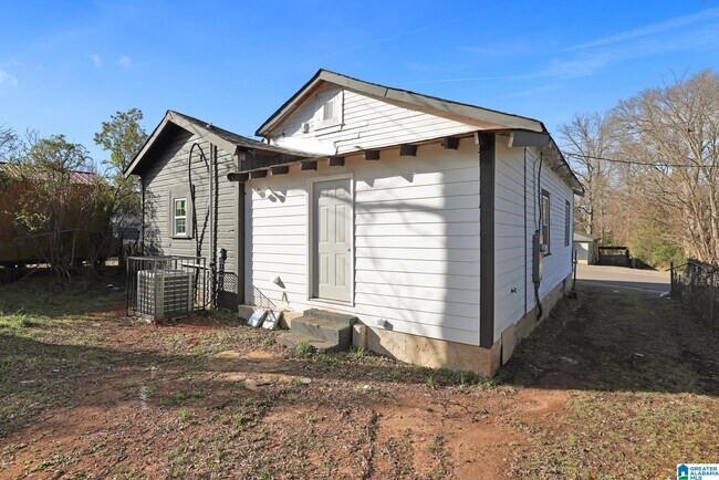 Building Photo - 2703 Dawson Ave SW