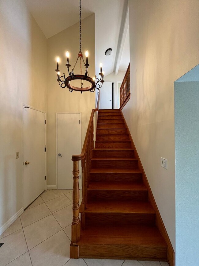 Building Photo - Wonderful Home with 3-Bedrooms, 2-Bath Plu...