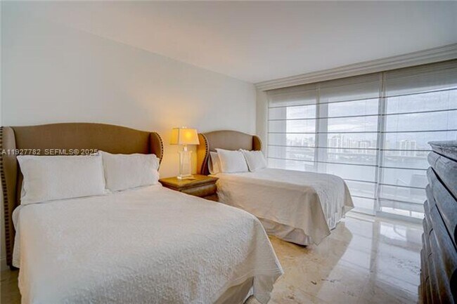 Building Photo - 7000 Island Blvd