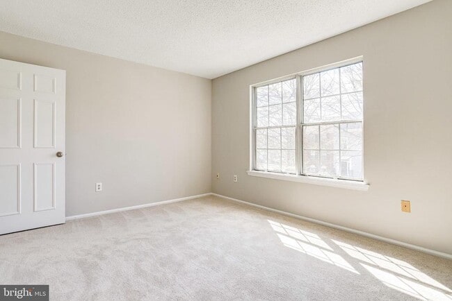 Building Photo - 7758 New Providence Dr