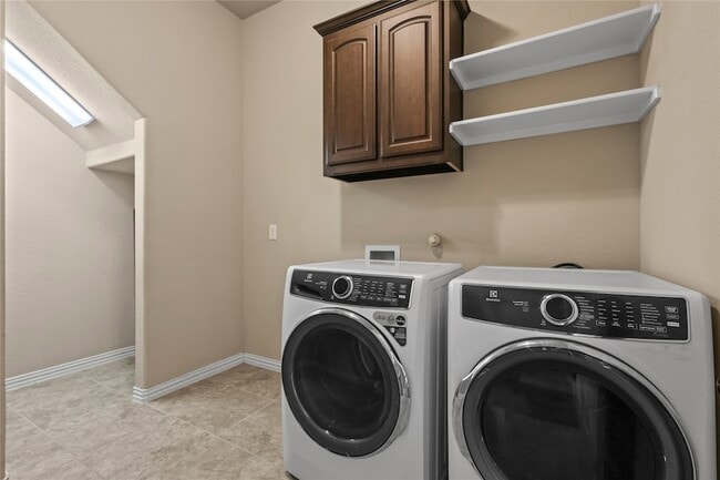 Building Photo - 2104 Skysail Ln