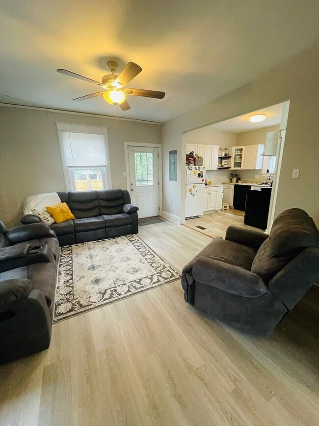 Building Photo - Beautifully Renovated 3bdrm/1.5bth Home Located in Richmond's North-side!