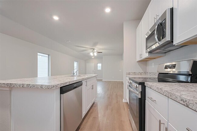 Building Photo - 21635 Desert Lilly Rd