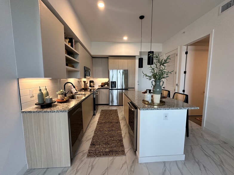 Building Photo - 16900 NE 23rd Ave