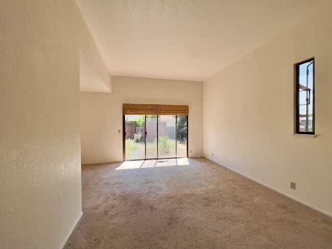 Building Photo - Spacious Three Bedroom Calistoga Home