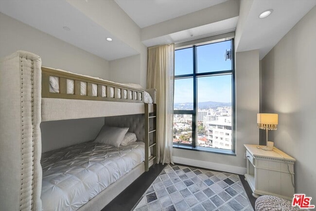 Building Photo - 10776 Wilshire Blvd