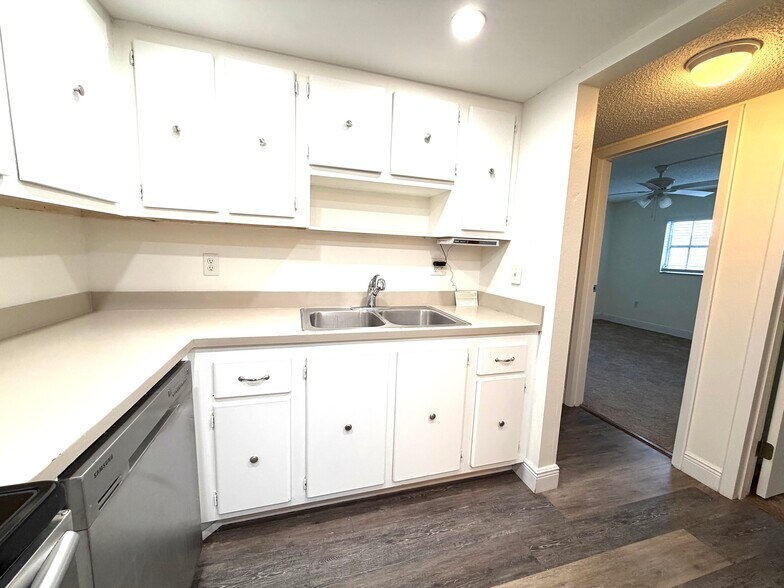 Building Photo - 3704 Broadway