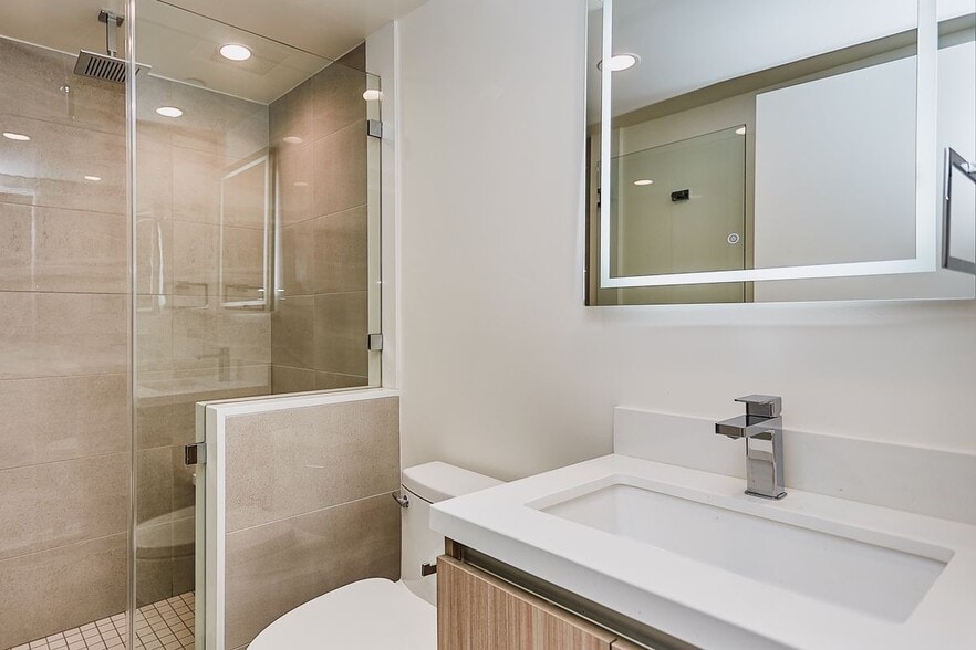 Building Photo - 328 N Maple Dr