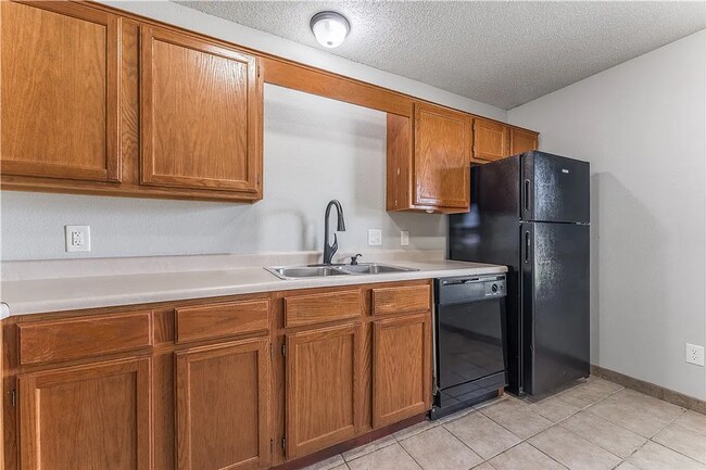 Building Photo - 3501 SW Landau Ct