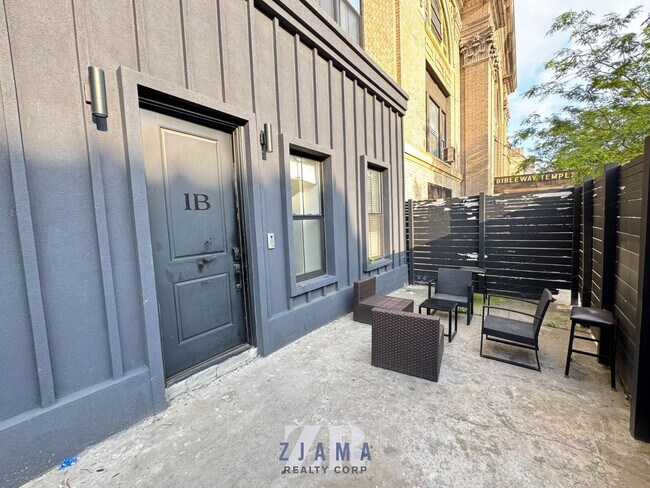 Building Photo - 1520 St Johns Pl