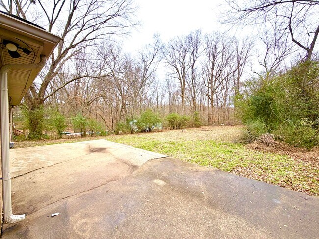 Building Photo - 838 Potters Ln