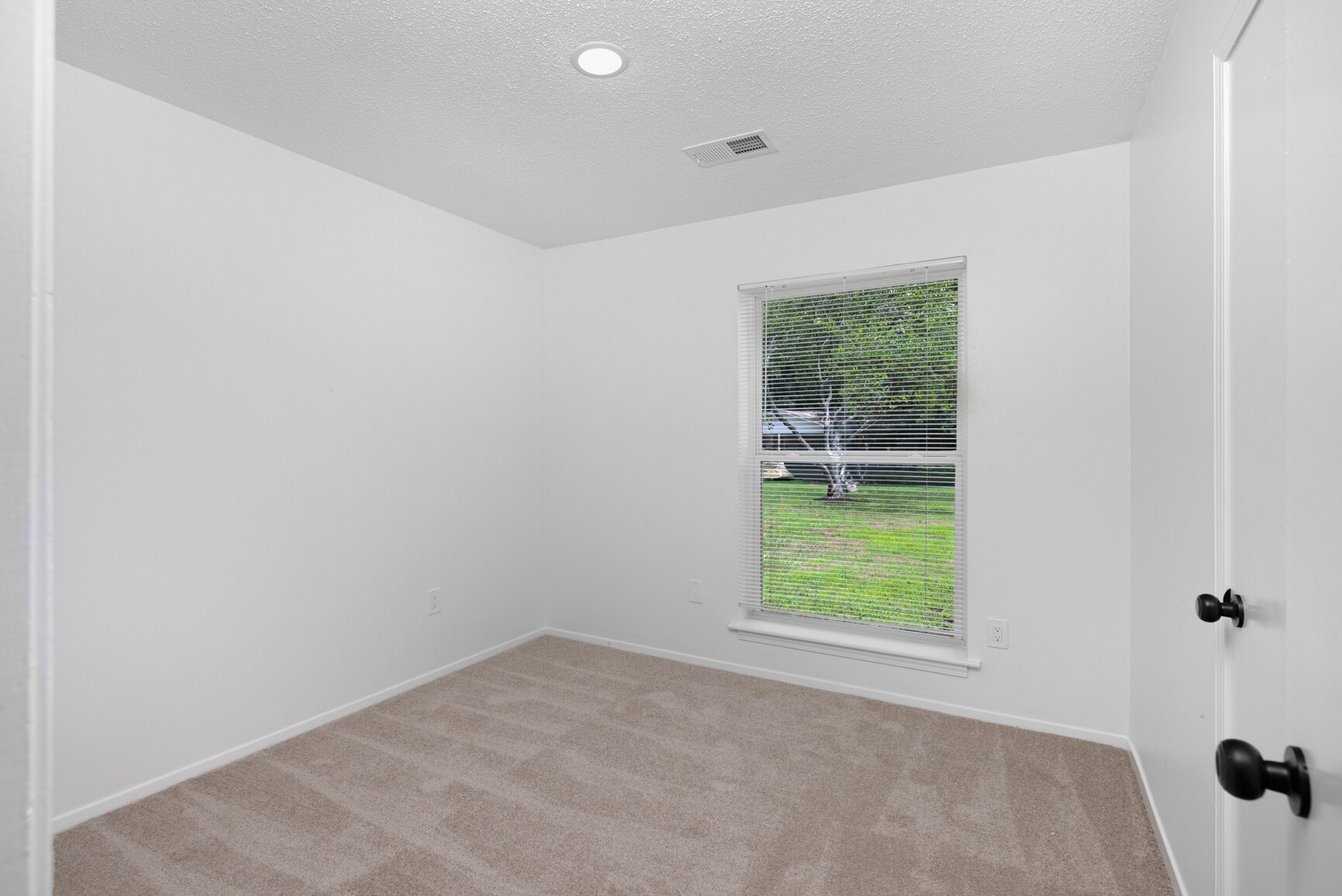 Building Photo - 5340 Lakeview Cv