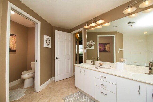 Building Photo - 8041 Sailboat Key Blvd S