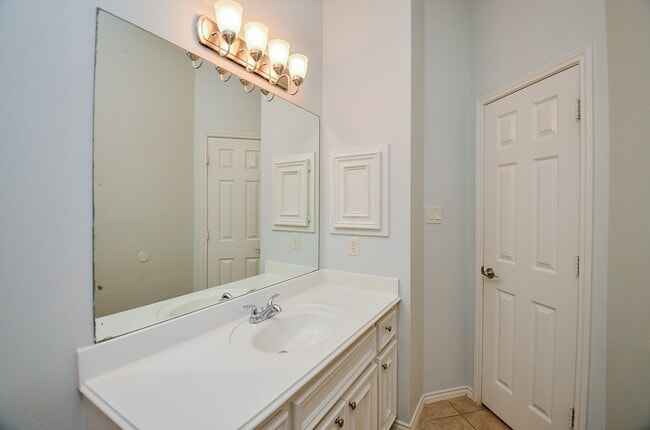 Building Photo - 26006 Palmdale Estate Dr