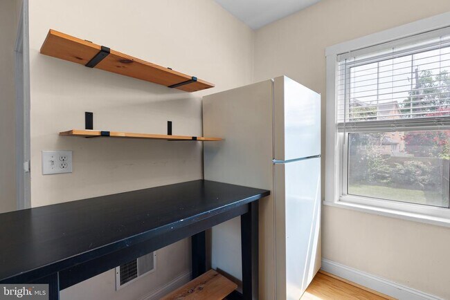 Building Photo - 2128 Gilles St