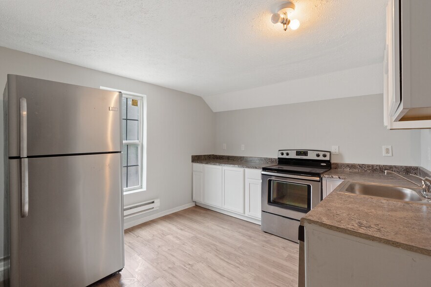 Building Photo - 608 Monroe St